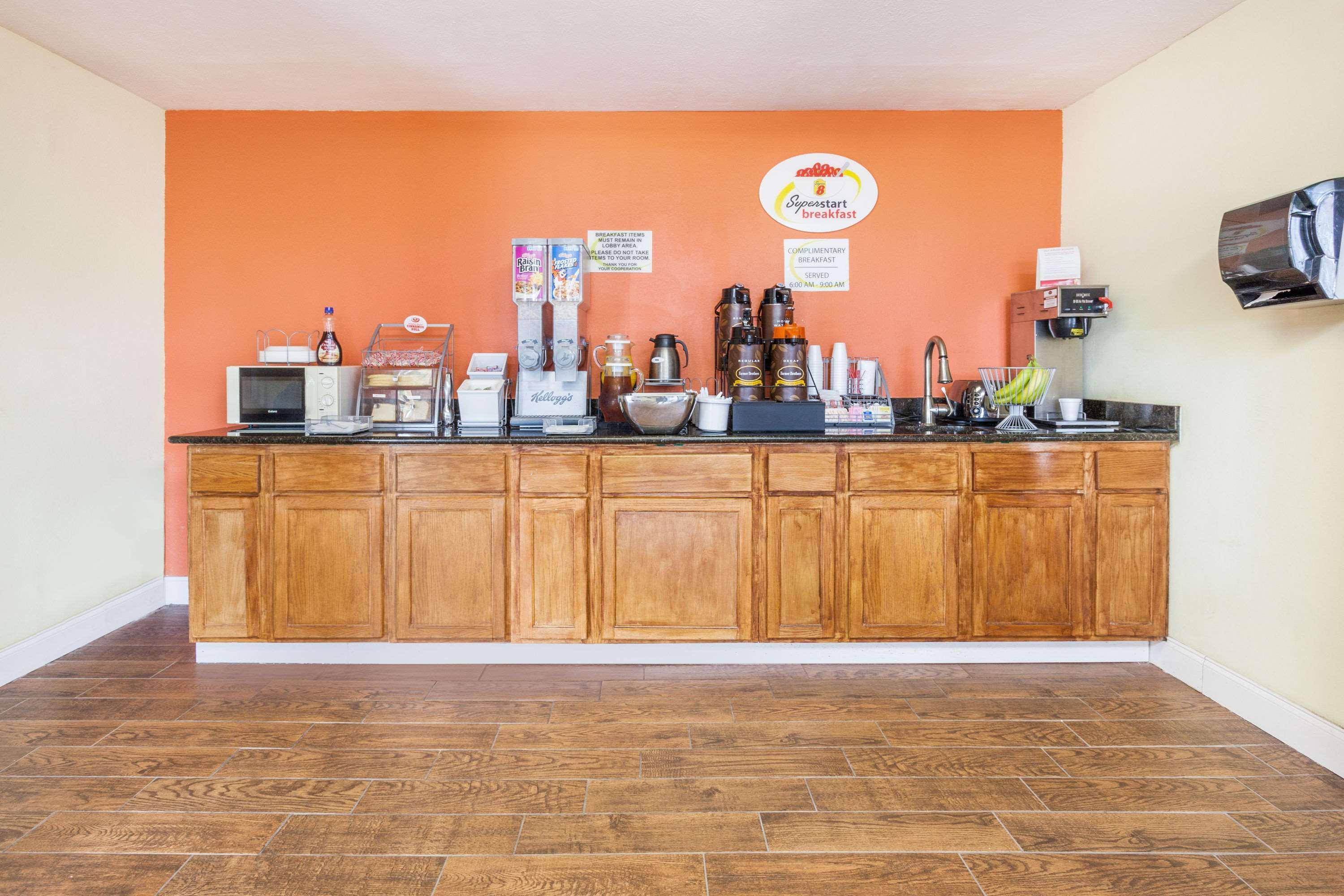 Super 8 By Wyndham Brookhaven Hotel Екстериор снимка