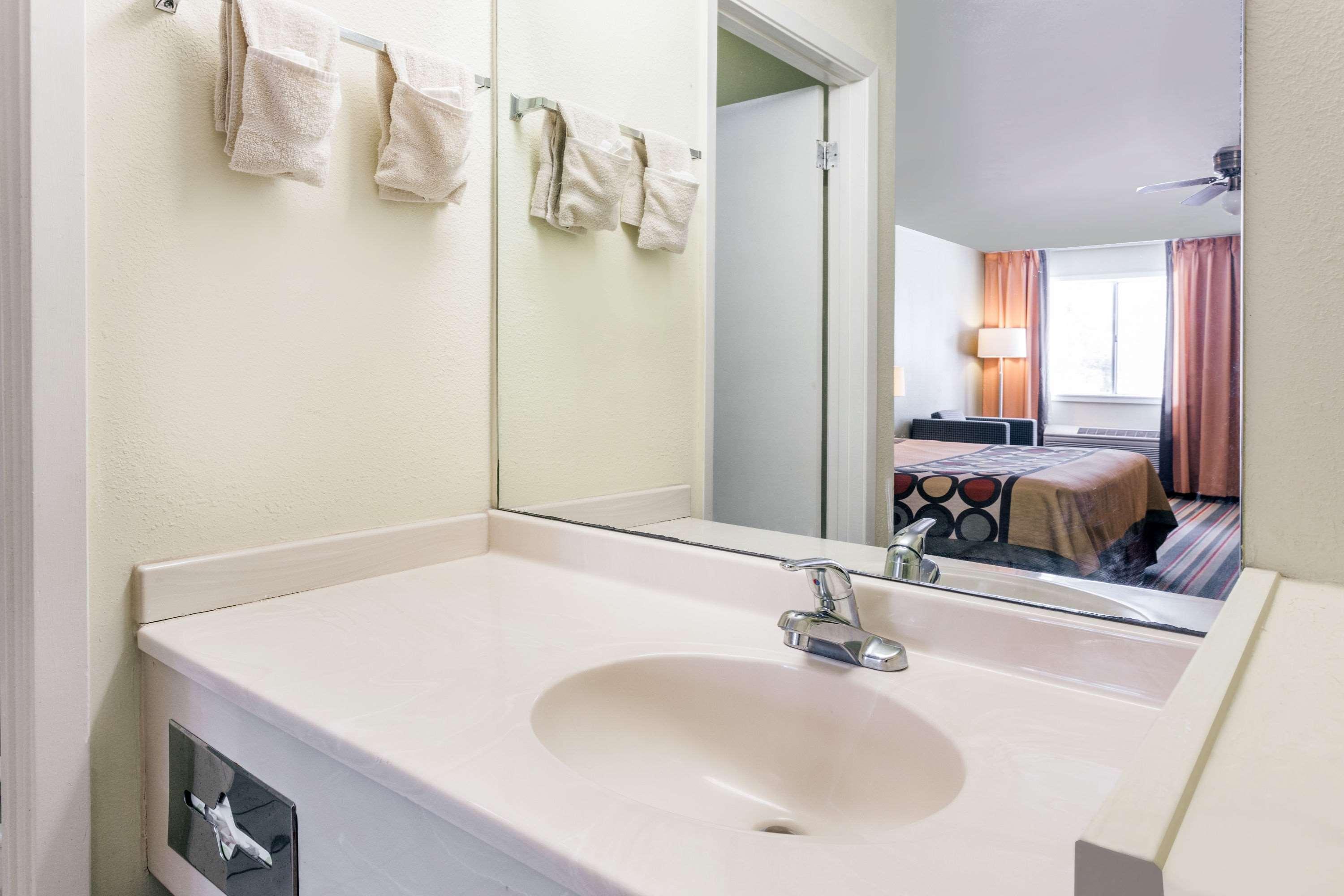 Super 8 By Wyndham Brookhaven Hotel Екстериор снимка