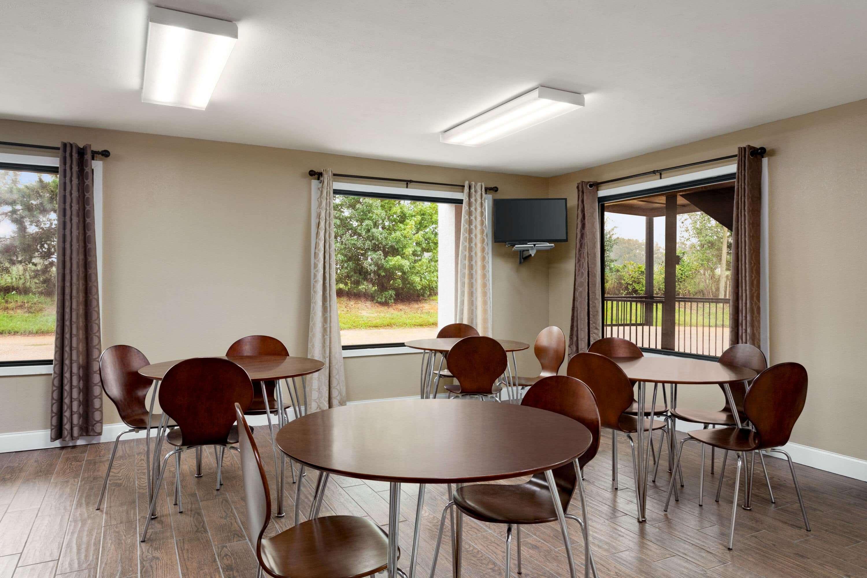 Super 8 By Wyndham Brookhaven Hotel Екстериор снимка