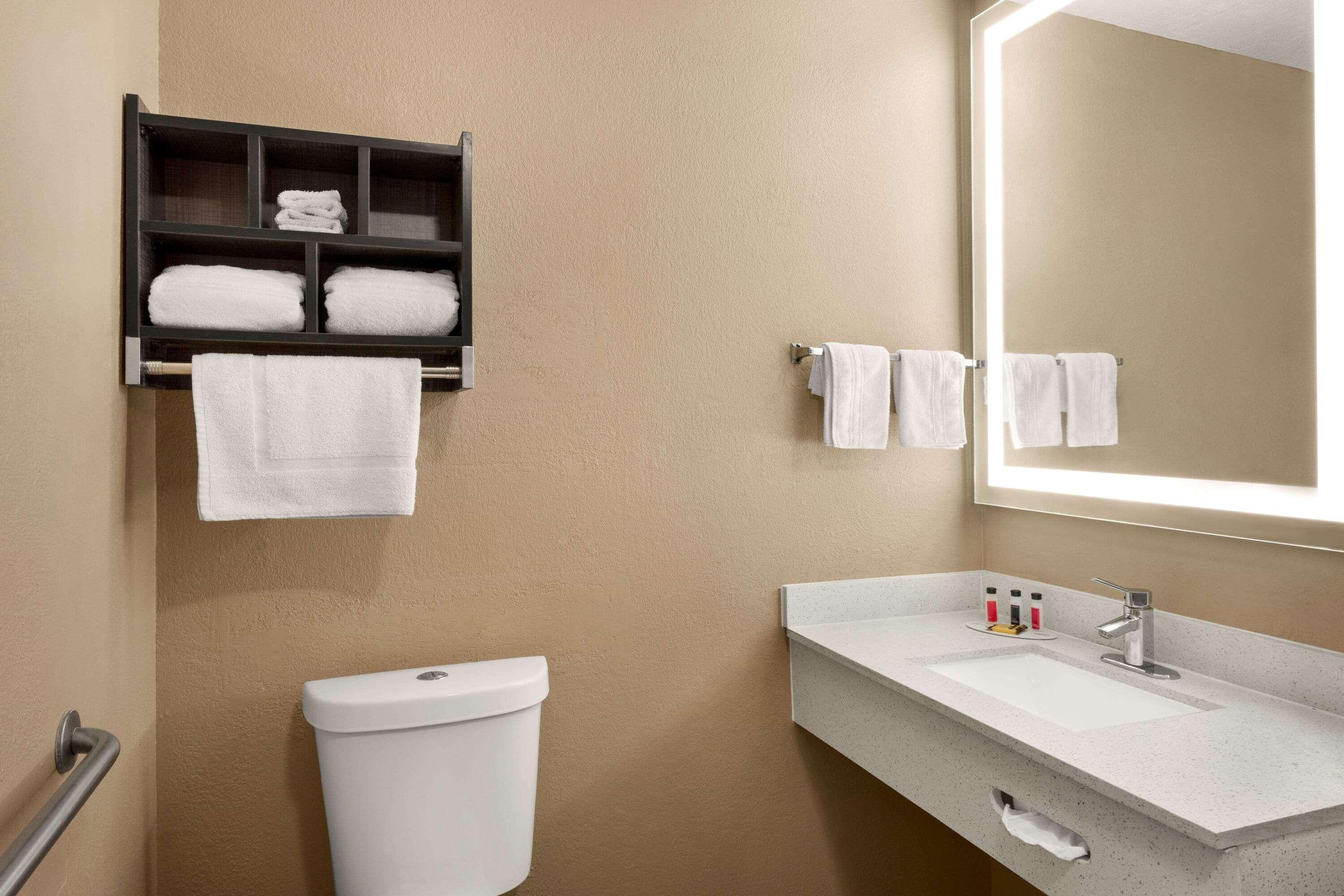 Super 8 By Wyndham Brookhaven Hotel Екстериор снимка