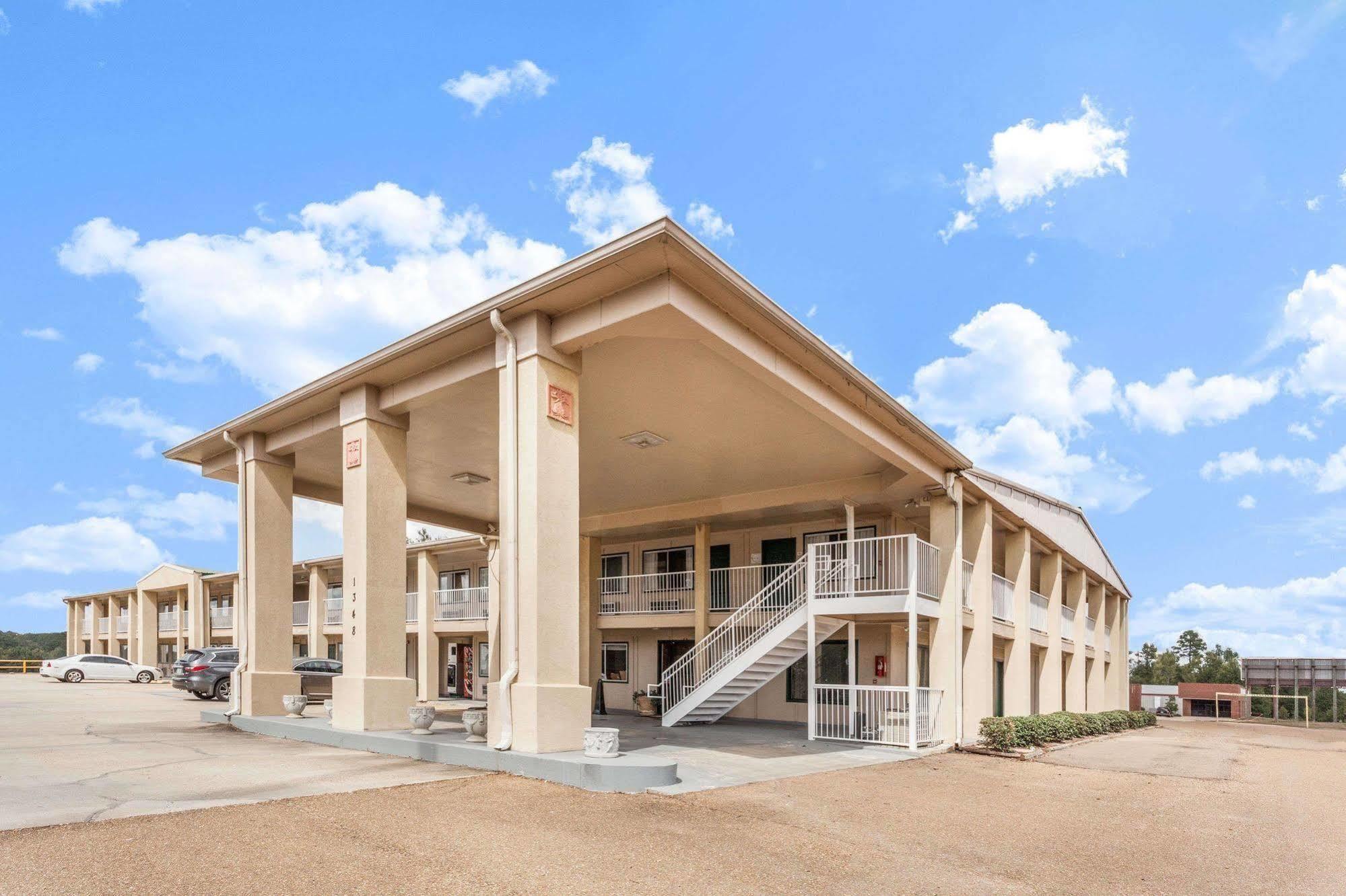 Super 8 By Wyndham Brookhaven Hotel Екстериор снимка